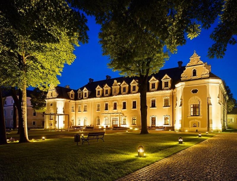 Hotel Zamek Lubliniec Restauracja SPA, atrakcja w pobliżu dworca Lubliniec