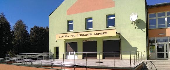 Galeria Pod Glinianym Aniołem, біля вокзалу Lubliniec