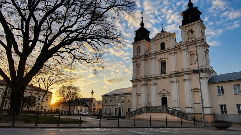 Parafia Rzymskokatolicka pw. Przemienienia Pańskiego KOLEGIATA ŁUKOWSKA, atrakcja w pobliżu dworca Łuków