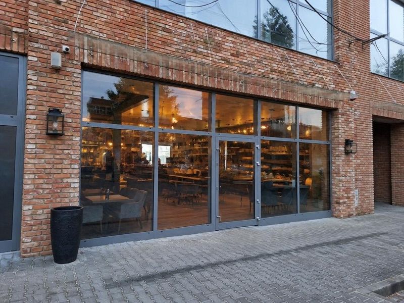 RestoBar Rynek 9, біля вокзалу Maków Podhalański