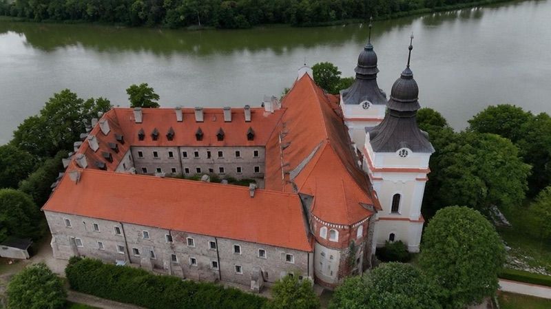 Klasztor Zakonu Braci Mniejszych Kapucynów, parafia pw. św. Jana Apostoła w Mogilnie, atrakcja w pobliżu dworca Mogilno