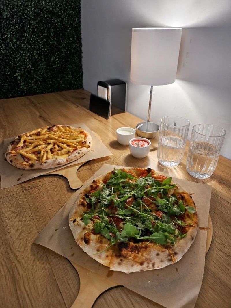 Na Okrągło Pizzeria, біля вокзалу Morąg