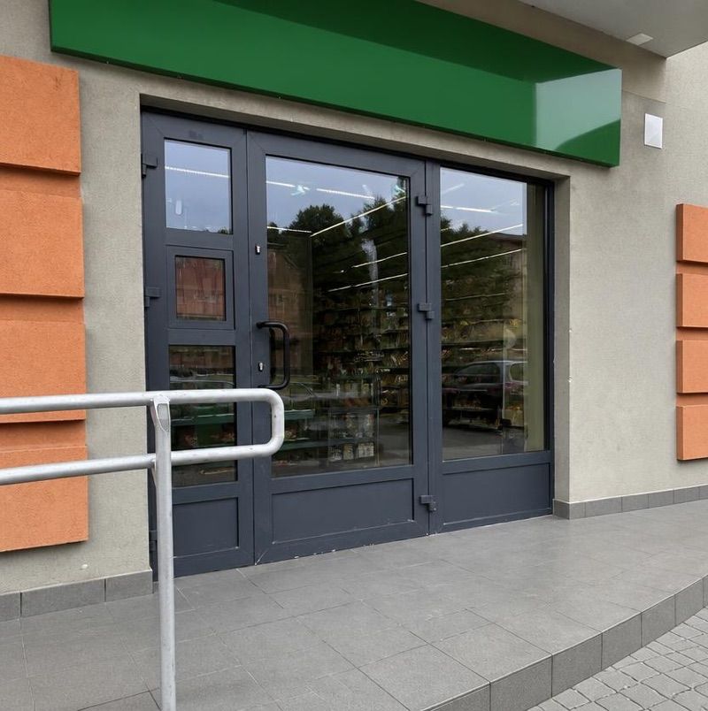 Żabka, sklep przy dworcu Muszyna