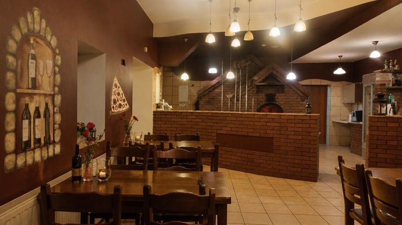 Pizzeria Dolce Vita, біля вокзалу Nisko