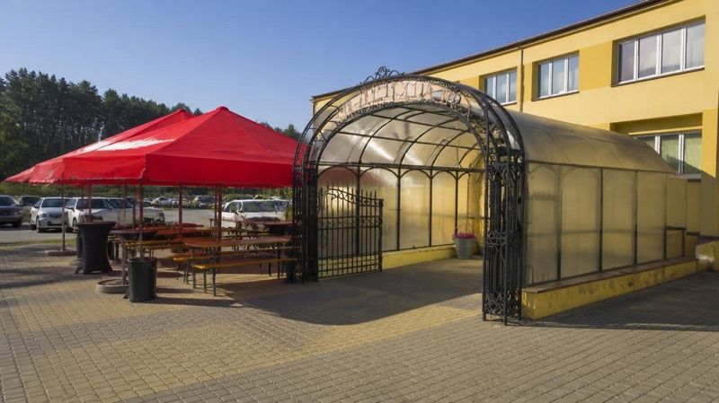 Restauracja Pod Żurawiem, біля вокзалу Nowa Sarzyna