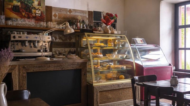 Café Rotigel/Info centrum, біля вокзалу Petrovice u Karviné