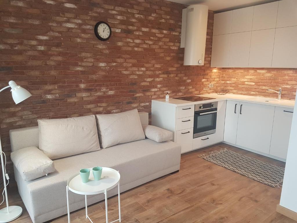Apartament Młynarska - indywidualny dostęp, житло біля вокзалу Пясечно