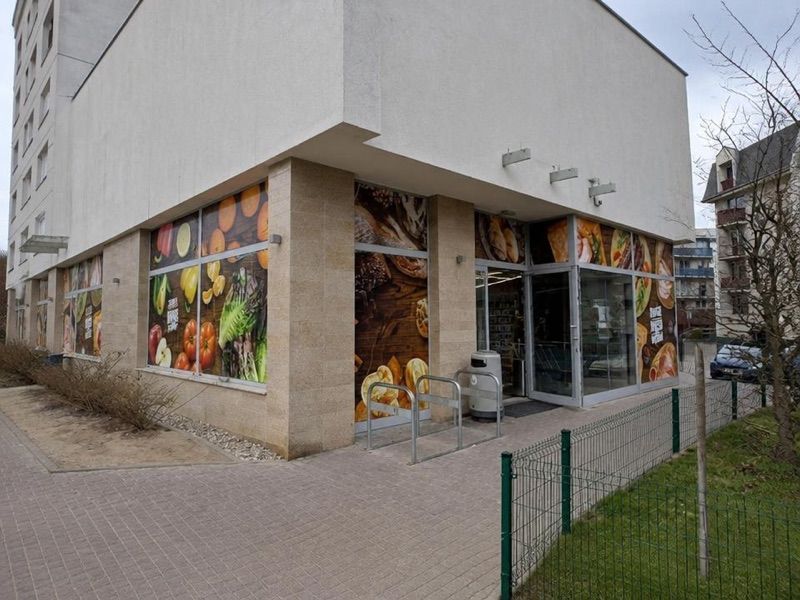 Stokrotka, sklep przy dworcu Piaseczno
