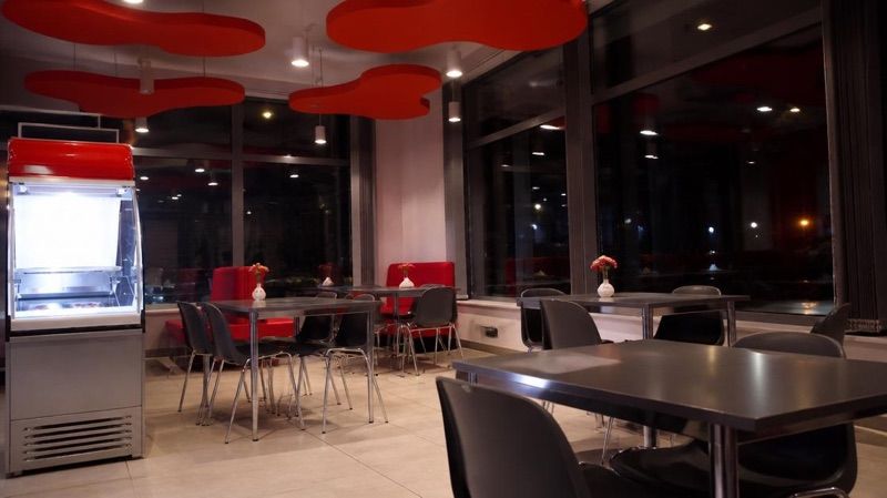Pizzeria Pinokio, біля вокзалу Pilawa