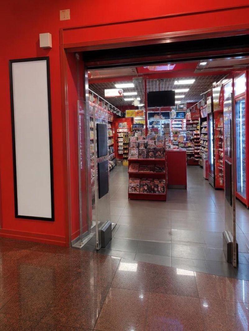 Relay, sklep przy dworcu Poznań Główny