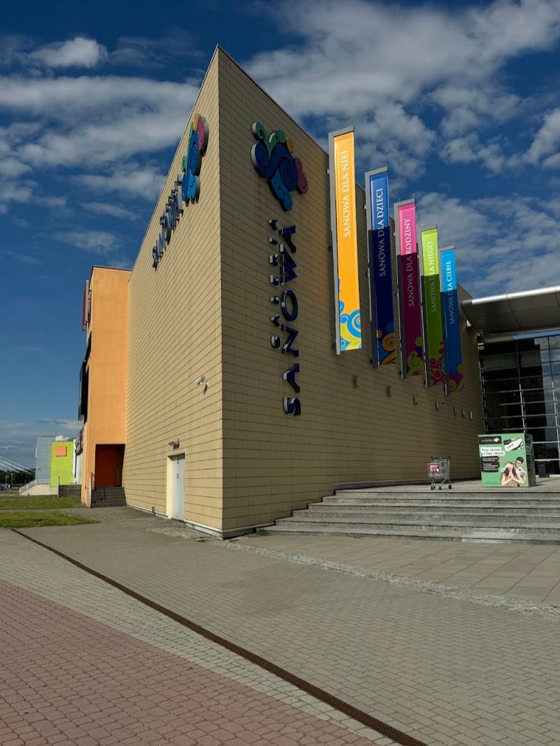 Galeria Sanowa, торговий центр біля вокзалу Перемишль Глувни