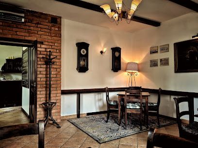 Restauracja Antyk, біля вокзалу Puławy Miasto
