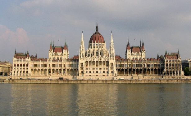 Поїздом до Будапешту - Парламент