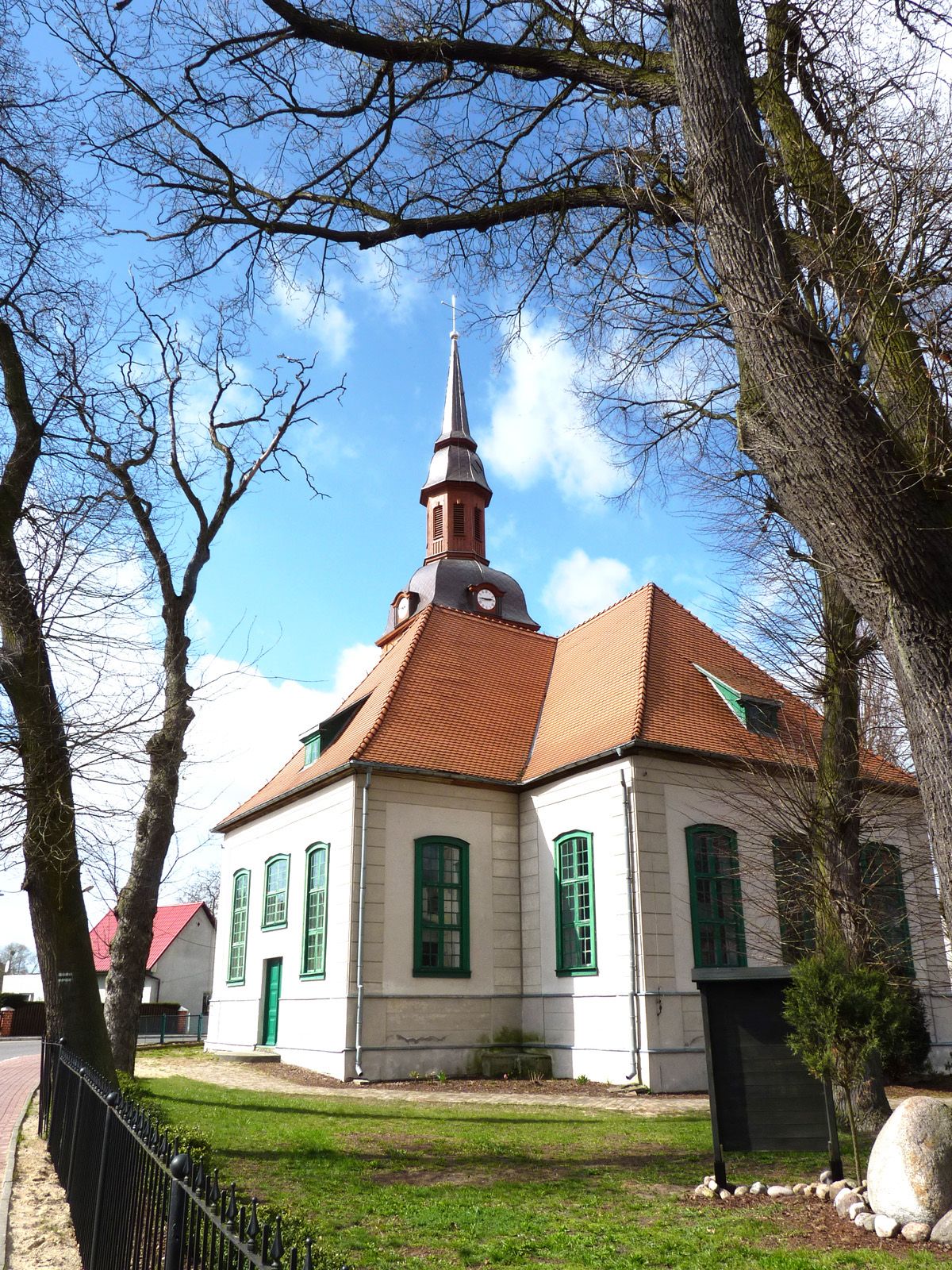 Kościół Rzymskokatolicki Pw. Św. Jacka, atrakcja w pobliżu dworca Rzeszów Osiedle