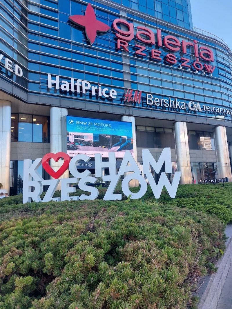 Galeria Rzeszów, торговий центр біля вокзалу Жешув Головний