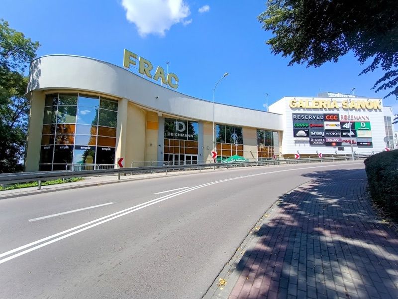 Galeria Sanok, торговий центр біля вокзалу Санок