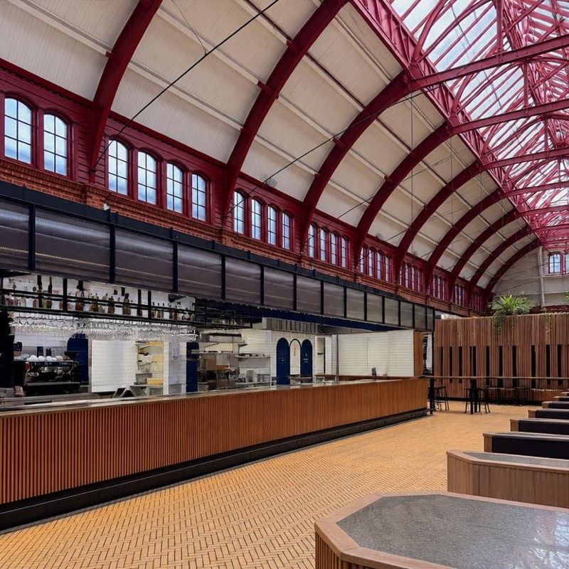 Tawana, біля вокзалу Malmö Centralstation