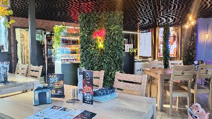 Pizzeria K-2, біля вокзалу Skierniewice