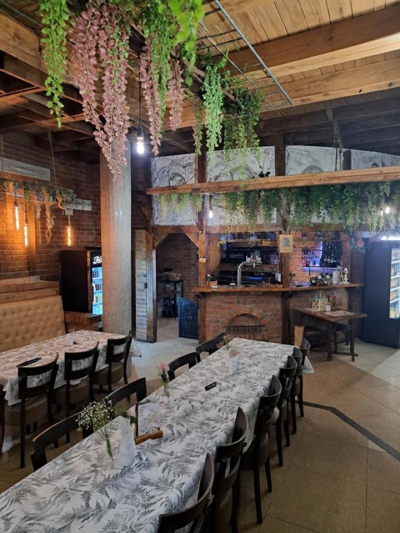 Restauracja W Starym Kinie, okolice dworca Sławno