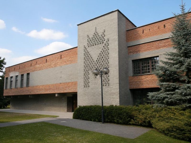 Muzeum Jana Pawła II, atrakcja w pobliżu dworca Stalowa Wola Centrum