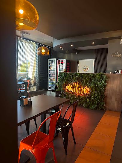 Pół Na Pół Pizza & Burger, біля вокзалу Stalowa Wola Centrum