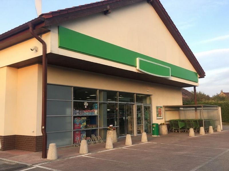 Delikatesy Centrum, sklep przy dworcu Stary Sącz