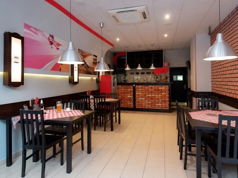 BURGER AND MORE, біля вокзалу Strzelce Opolskie