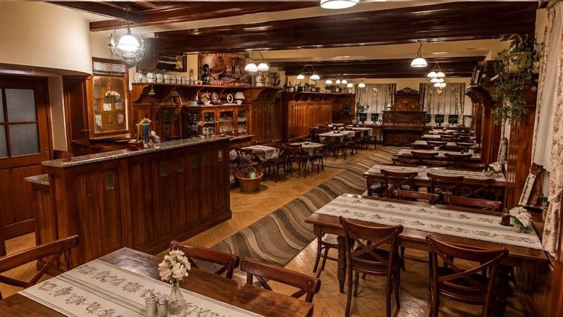 Korona Śląska, біля вокзалу Świebodzice