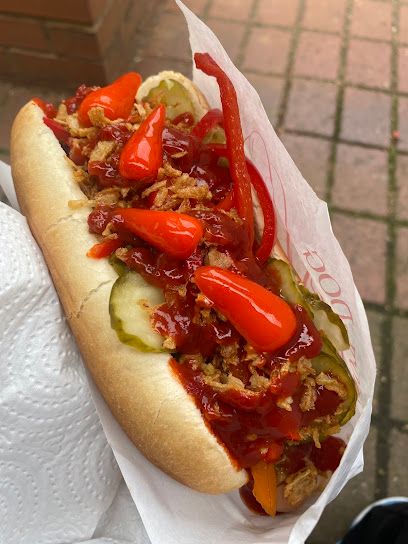 Budka z hot-dogami, біля вокзалу Dworzec PKP Szczecin Główny