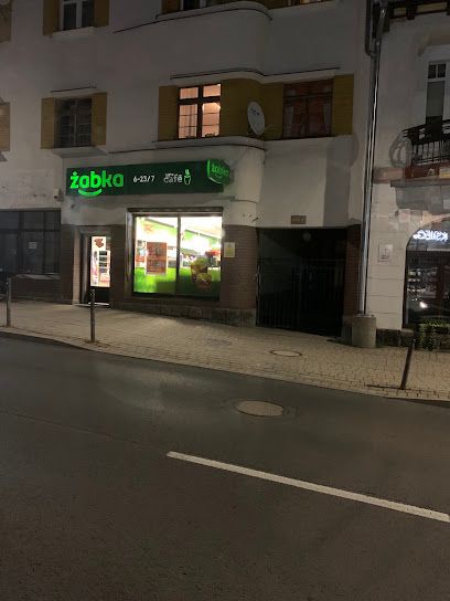 Żabka | Prosto z pieca, магазин біля вокзалу Шклярска Поремба Гурна