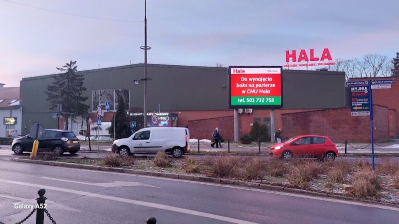 Centrum Handlowo - Usługowe HALA, торговий центр біля вокзалу Тарновські Гури