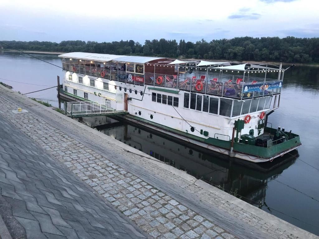 Barka Atena, hotel blisko dworca Toruń Główny