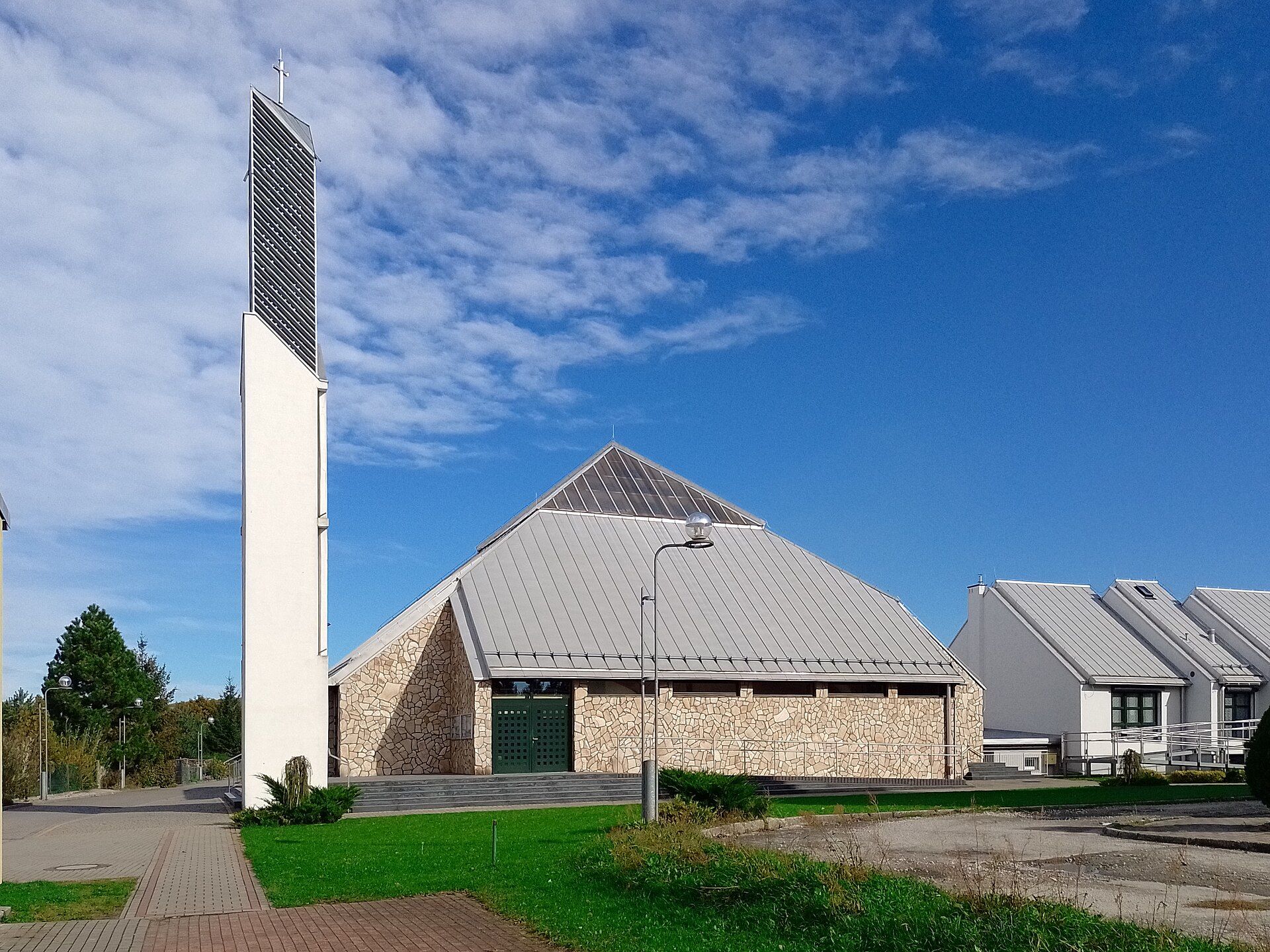 Kościół św. Ojca Pio, atrakcja w pobliżu dworca Ustka