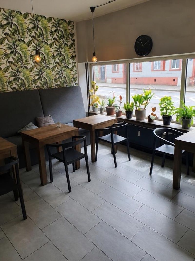 Cafe Tęcza, біля вокзалу Dworzec kolejowy "Wałcz"