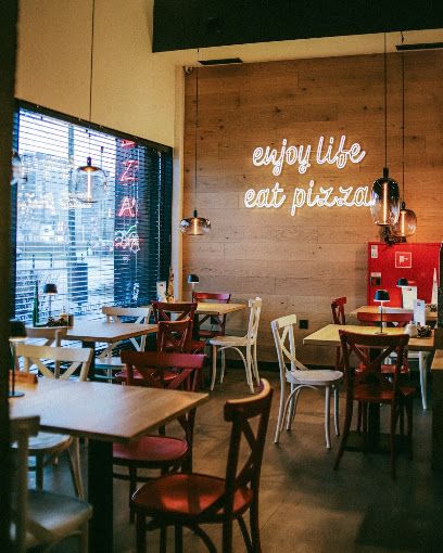 Bella Napoli, біля вокзалу Warszawa Główna