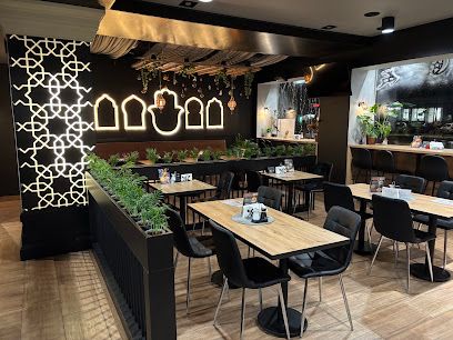 Hamsa Grill Restaurant, біля вокзалу Warszawa Główna