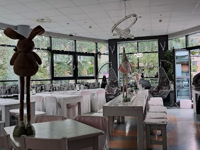 Lunch bar Filmowy, біля вокзалу Warszawa Zachodnia