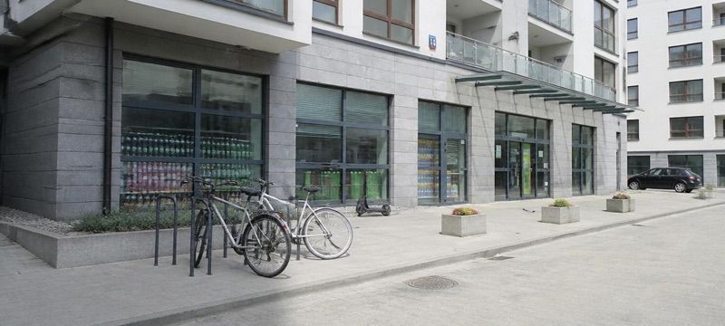 Biedronka, sklep przy dworcu Warszawa Zachodnia
