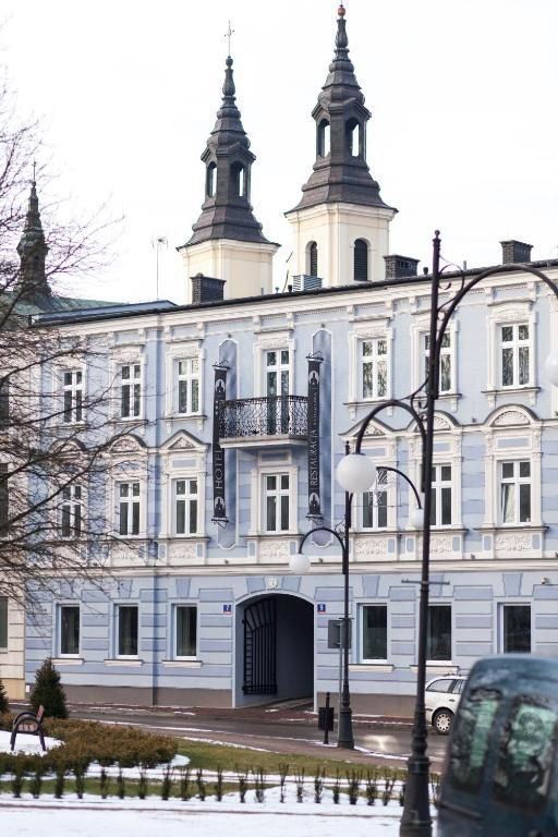 Pod Ratuszem, житло біля вокзалу Велунь