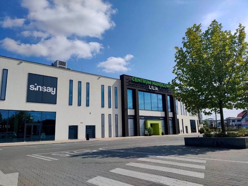 Centrum Handlowe Lilia, торговий центр біля вокзалу Велунь