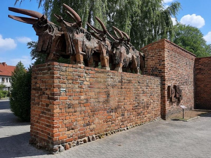 Wołowskie Woły, atrakcja w pobliżu dworca Wołów