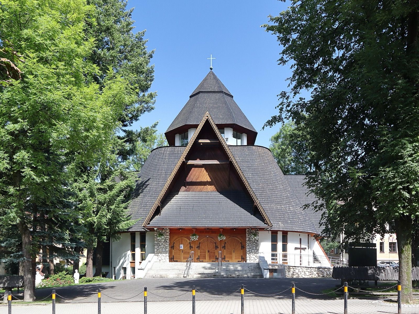 Kościół Miłosierdzia Bożego w Zakopanem, atrakcja w pobliżu dworca Zakopane