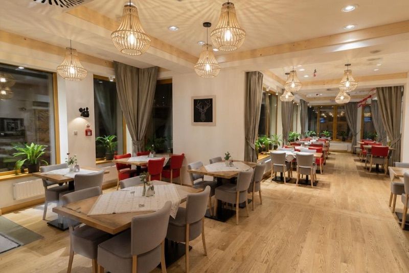 Restauracja Czerwone Korale, okolice dworca Zakopane