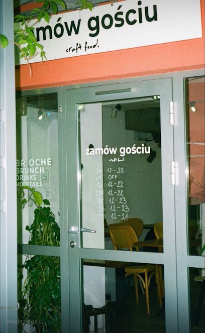 Zamów Gościu, біля вокзалу Zamość Starówka