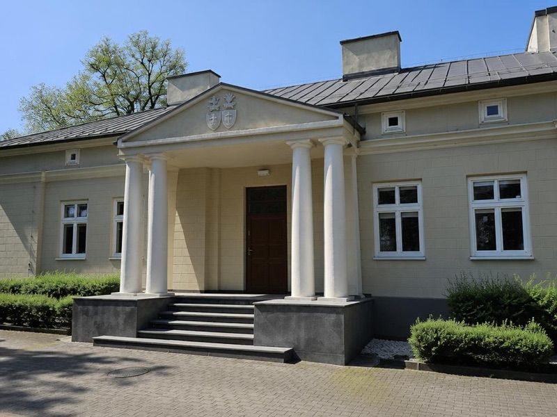 Dworek Złotnickich, atrakcja w pobliżu dworca Zduńska Wola