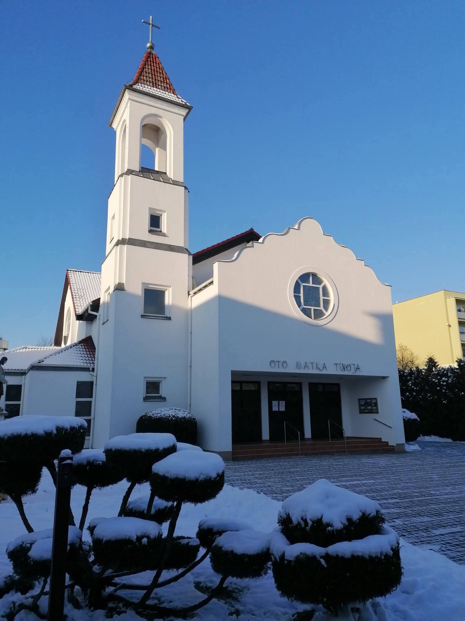 Parafia rzymskokatolicka Matki Bożej Miłosierdzia, atrakcja w pobliżu dworca Zduńska Wola