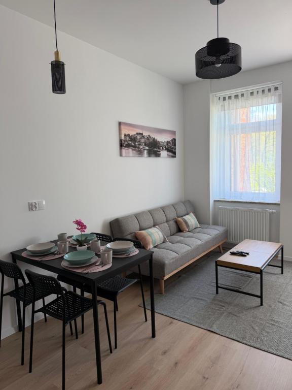 Apartament between the bridges II, житло біля вокзалу Згожелець