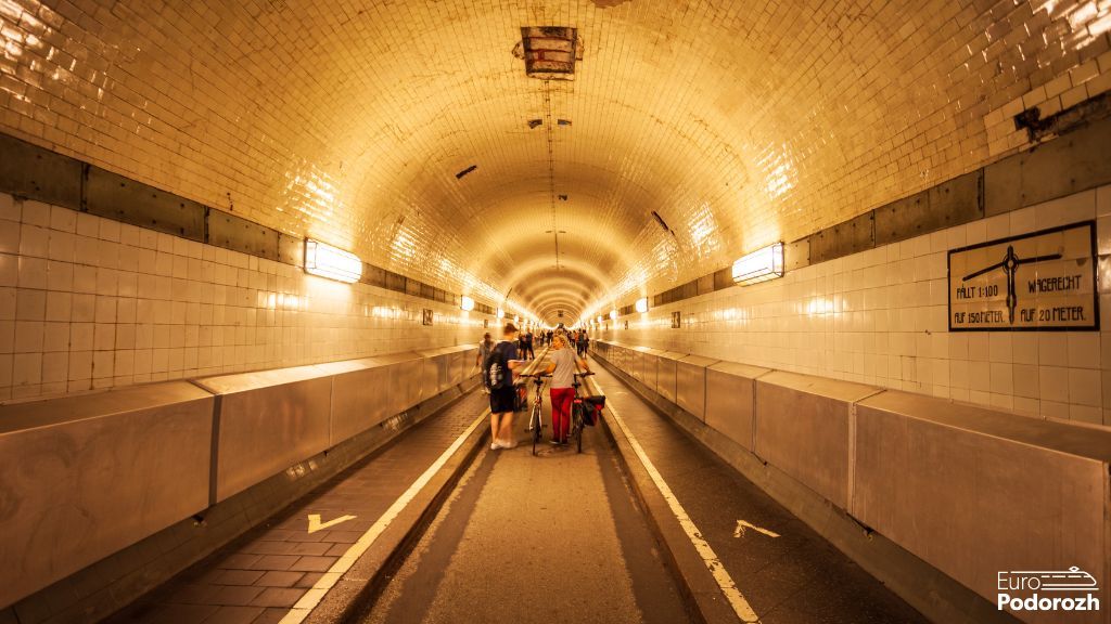 Старий тунель під Ельбою (Alter Elbtunnel) Старий тунель під Ельбою (Alter Elbtunnel)