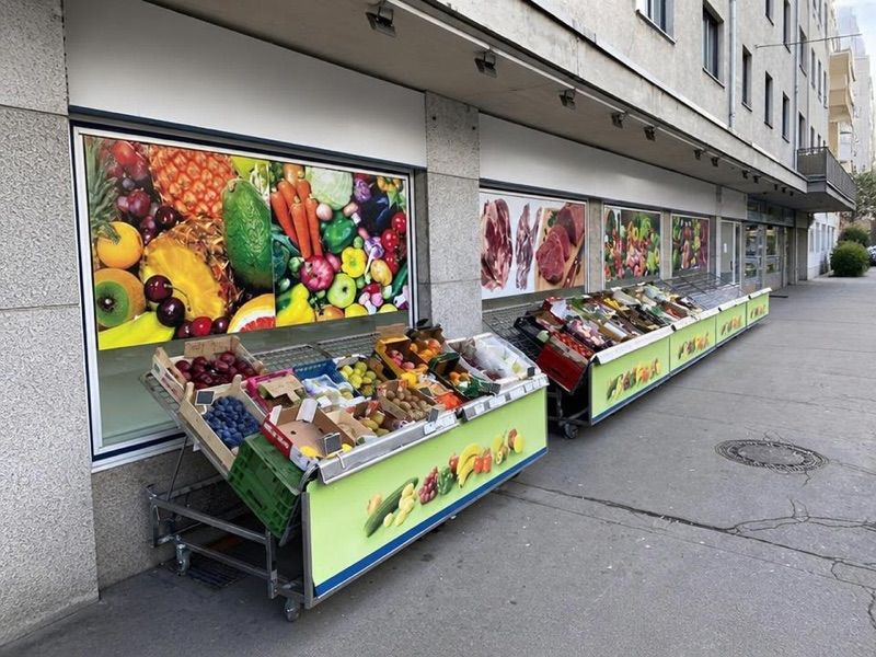 Lmar Supermarket (shop, grocery store, supermarkt, Lebensmittelgeschäft), sklep przy dworcu Salzburg Hauptbahnhof