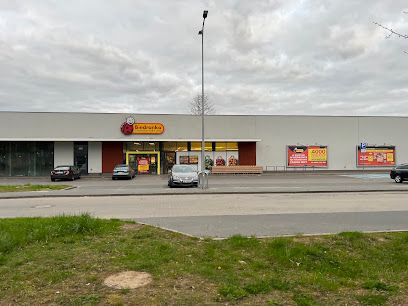 Biedronka, магазин біля вокзалу Бялогард